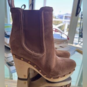 EUC Veronica Beard suade boots booties size 8